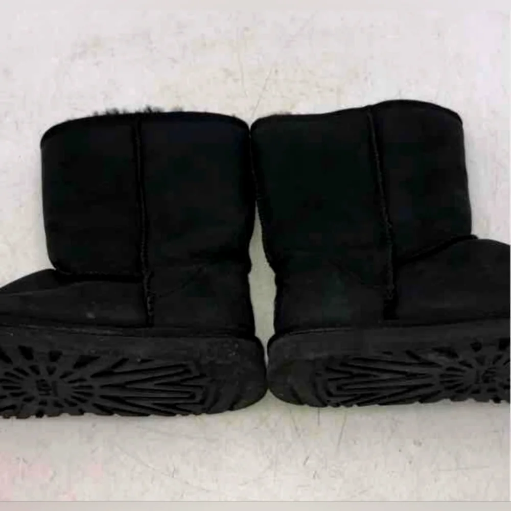 UGG Australia Womens Classic Short 1005093 Black Leather Winter Boots Size 7_7